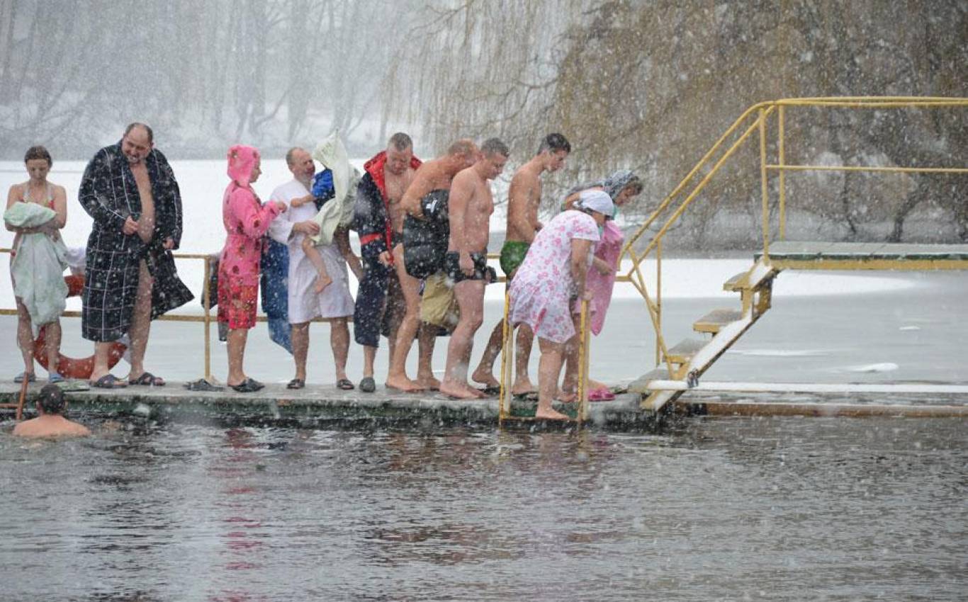 Купання на Водохреща