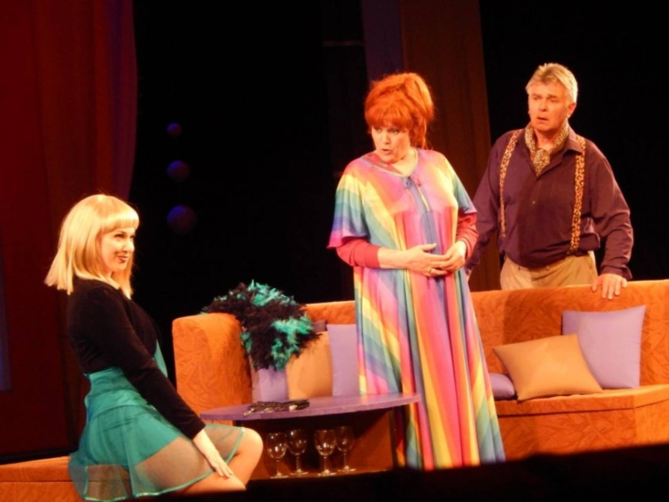 "Четверо в одній спальні". Пікантна комедія