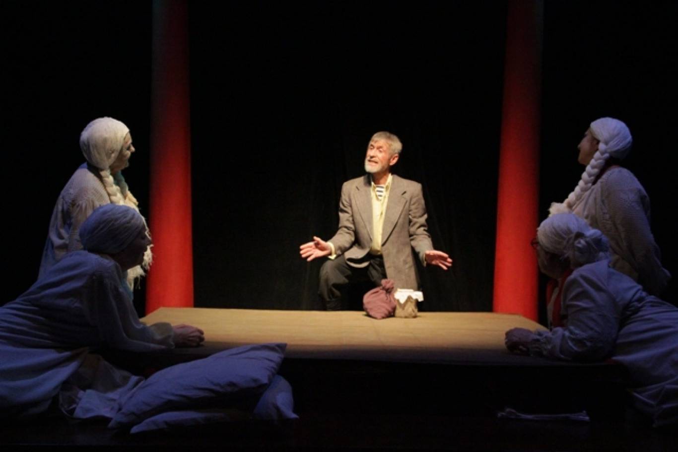 Чотири дружини одного Івана. Вистава