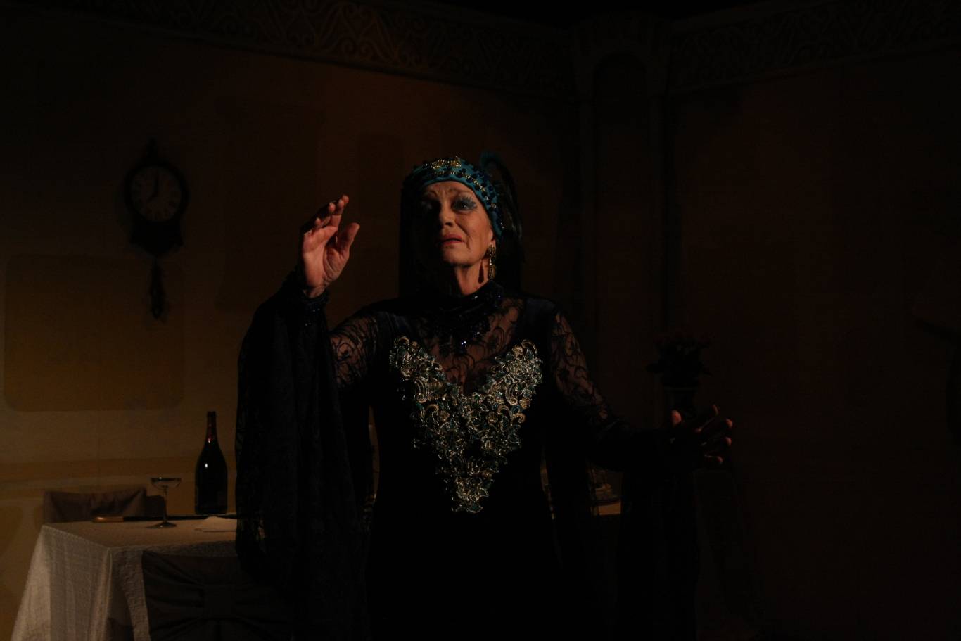 Моїй мамі сто років. Вистава