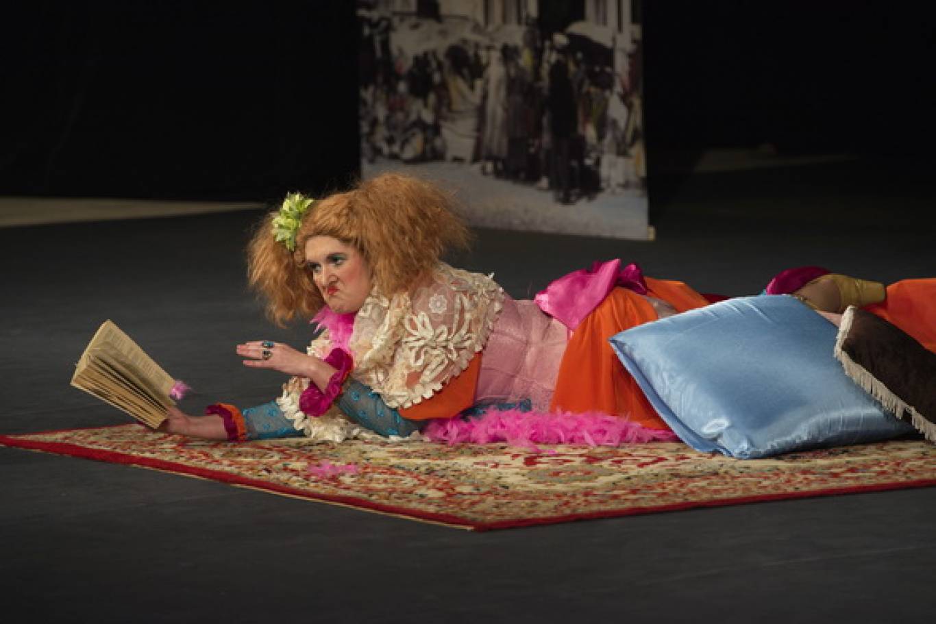 "За двома зайцями". Вистава