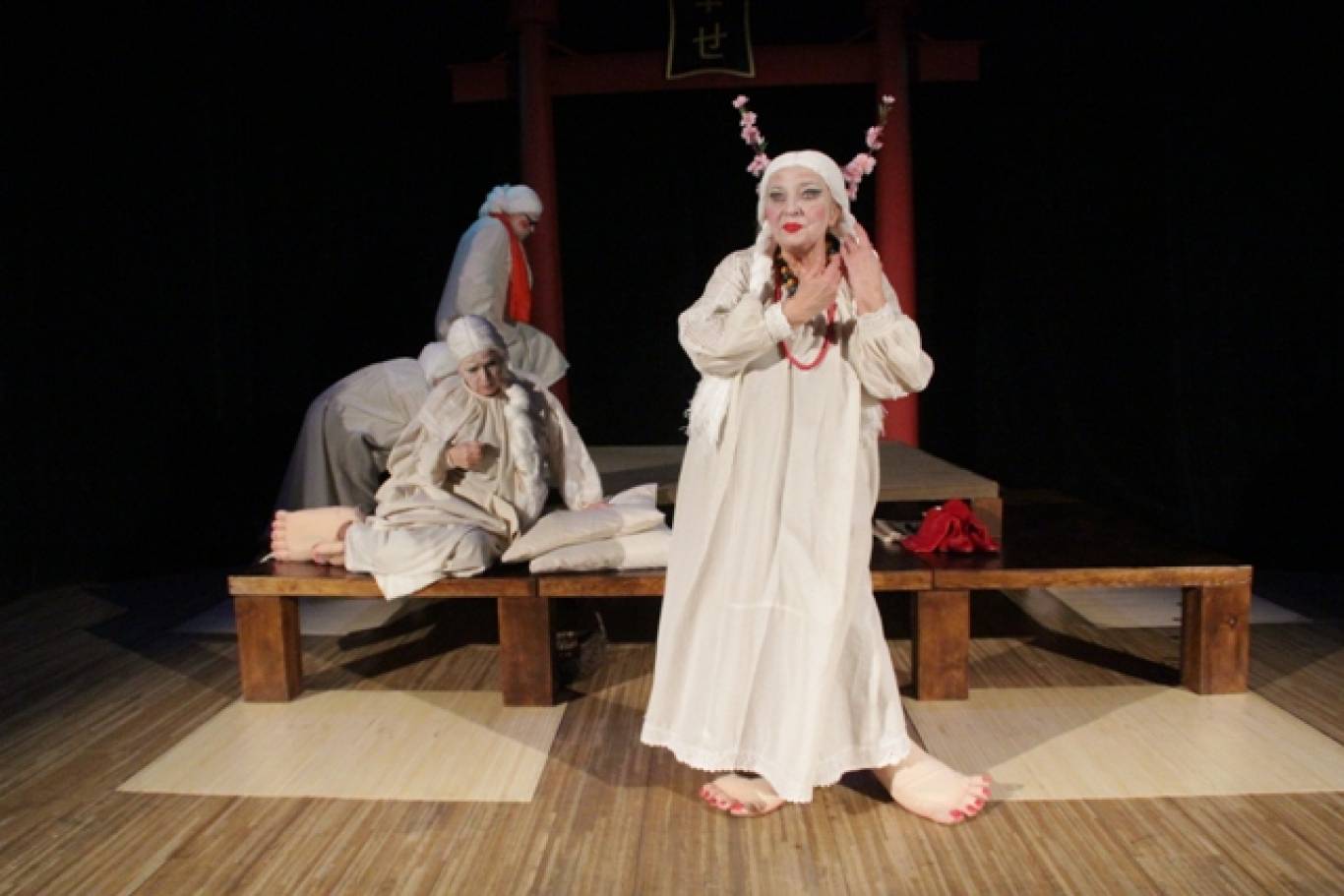 Чотири дружини одного Івана. Вистава