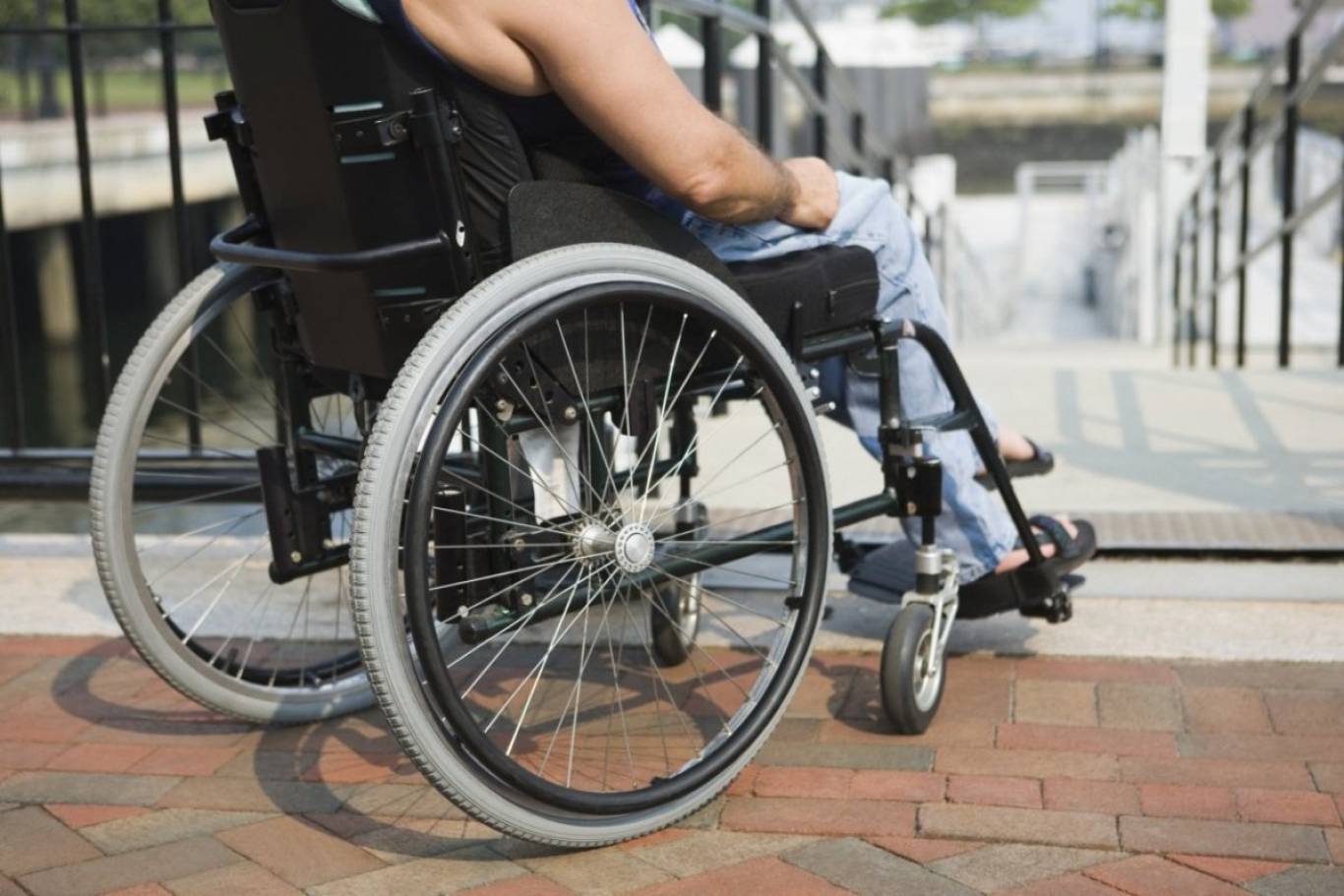 Коляска инвалидам 2 группы. Инвалиды. Человек в инвалидной коляске. Дети в инвалидных колясках с ограниченными возможностями. • • Кресло-коляска для инвалидов-колясочников.
