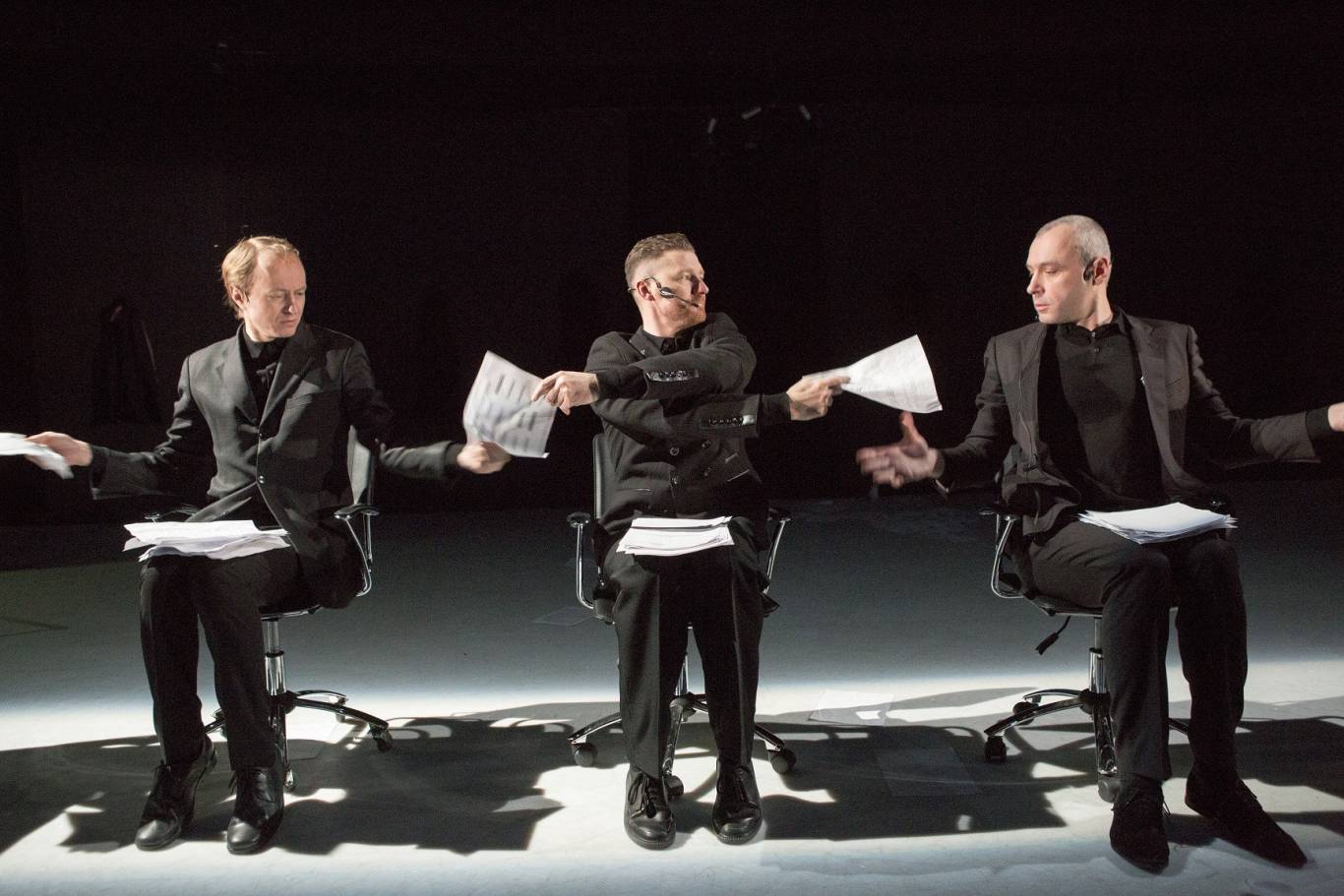 Спектакль Шинель/Пальто