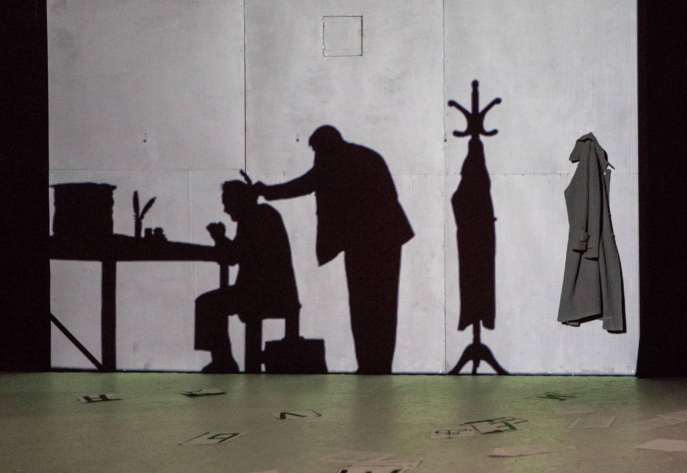 Спектакль Шинель/Пальто