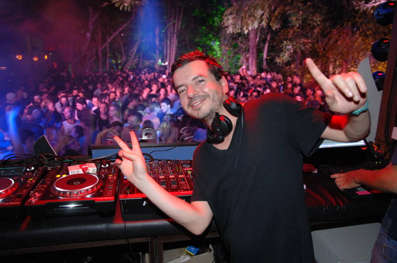 Dj сегодня. Диджей грув 2022. Модный диджей. Фотосессия для диджея. Диджей грув 2021.