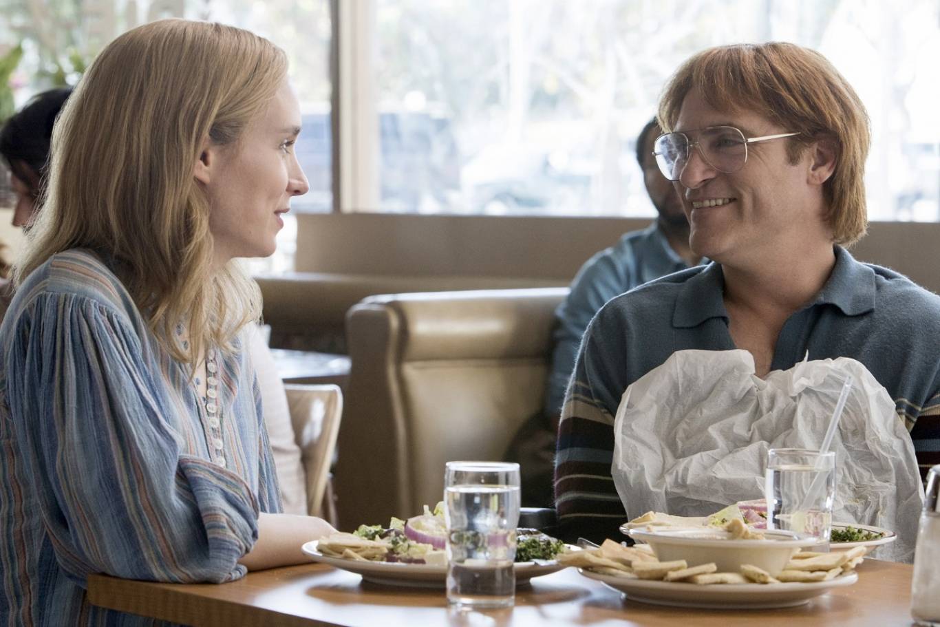 Комедия, биография  Не волнуйся, он далеко не уйдёт