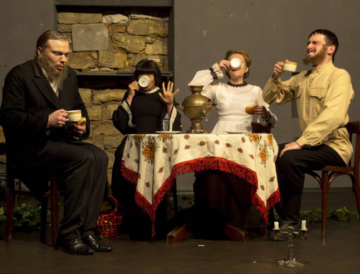 Спектакль «За стеклом»