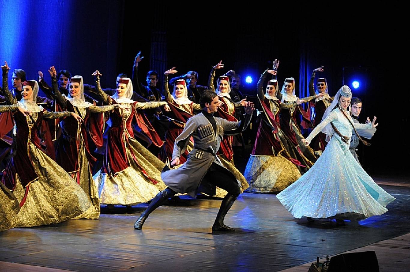 Грузины танцуют. Грузинский национальный балет Сухишвили. Грузинский танцевальный ансамбль Georgian. Ансамбль Сухишвили Рамишвили. Грузинский ансамбль танца Сухишвили.