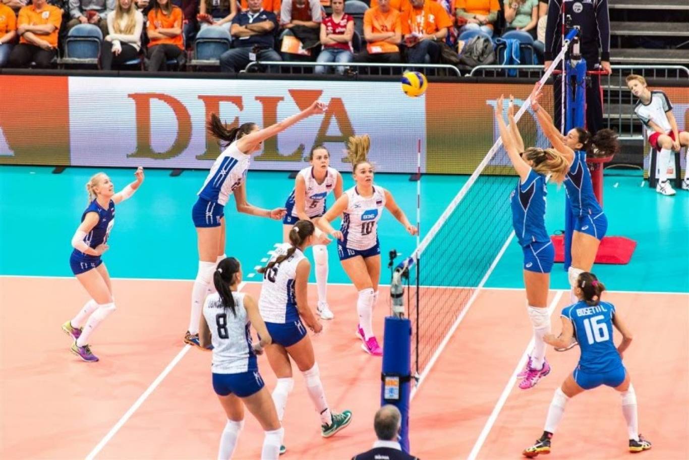 Волейболисты. Волейбол олимпийский вид спорта. Где проходят волейбол. Кертнбол волейбол. Стефания сансонна волейбол.