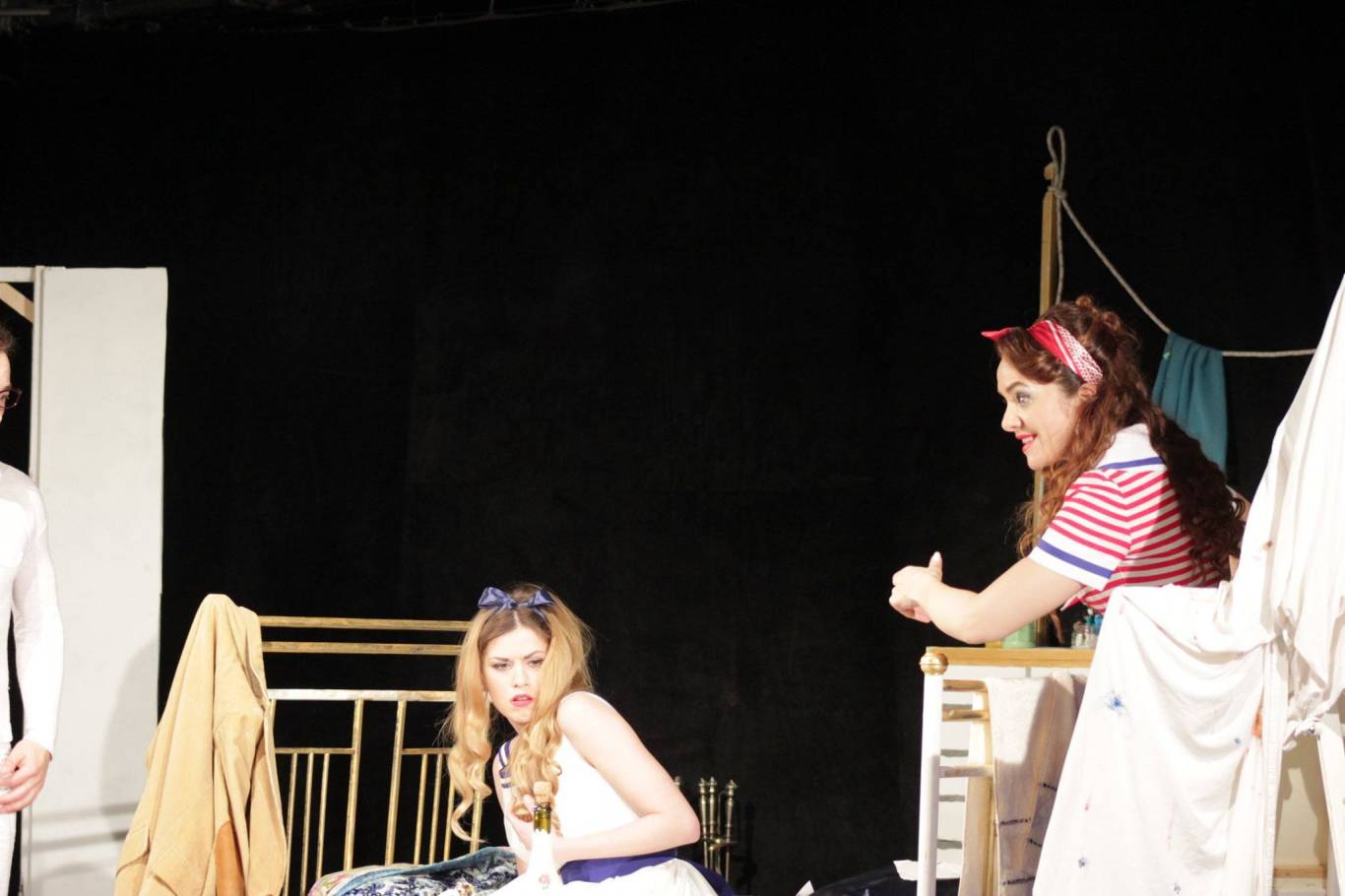 Вистава "Обережно-жінки!"