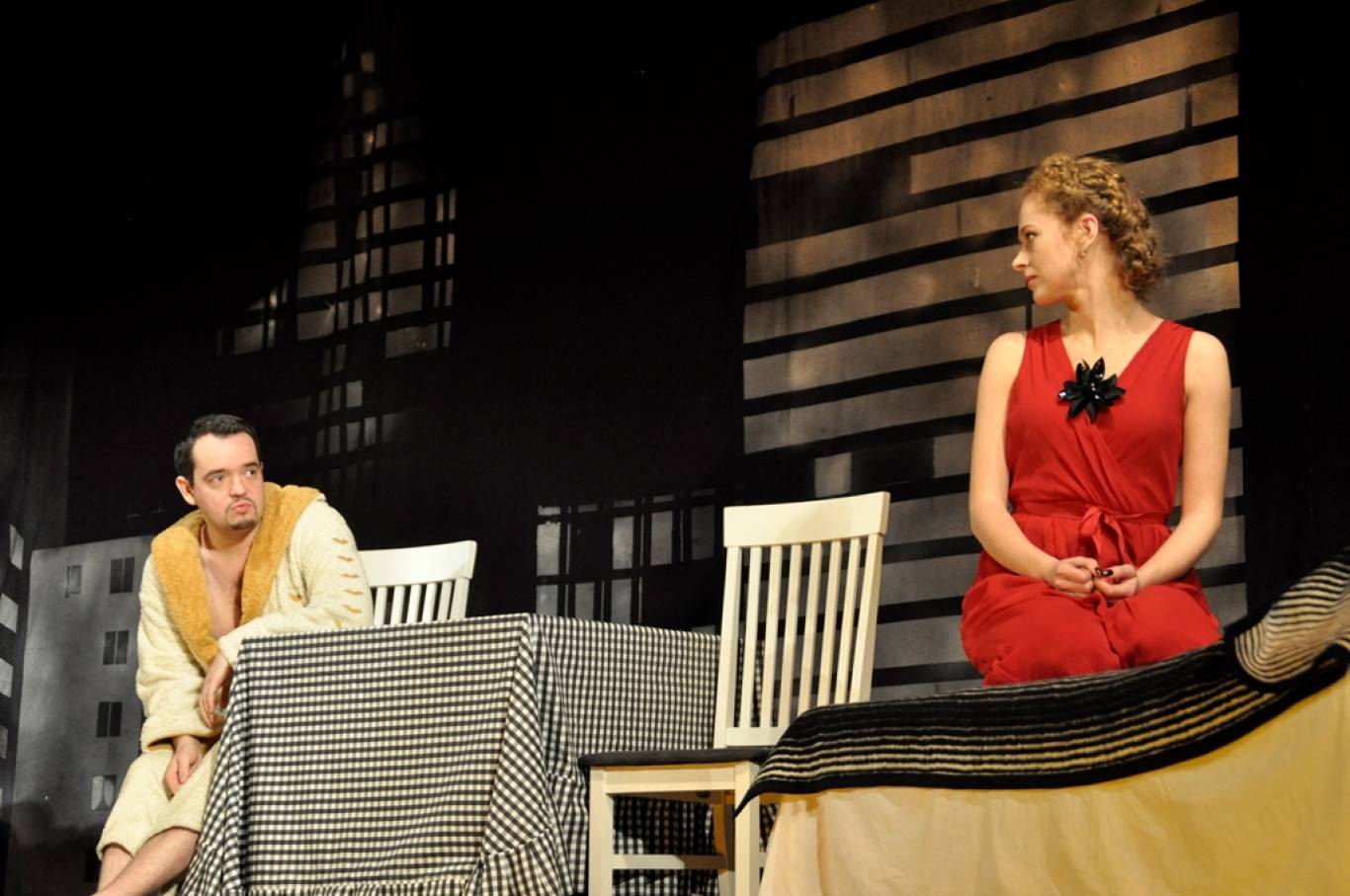 Чорний квадрат «Ліфчик on-line»