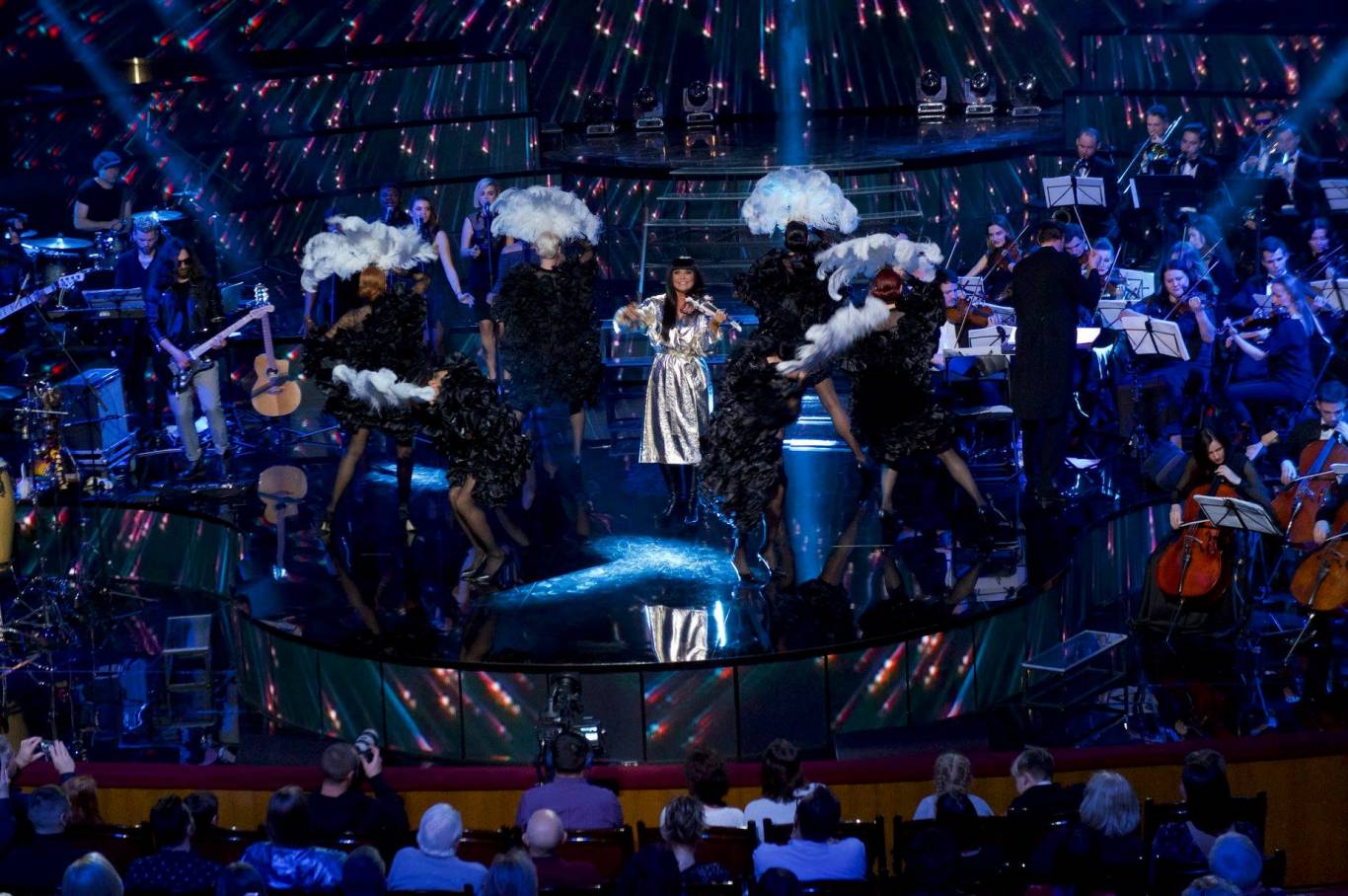 АССІЯ АХАТ з вражаючим шоу «Love is» 16 квітня у Вінниці!