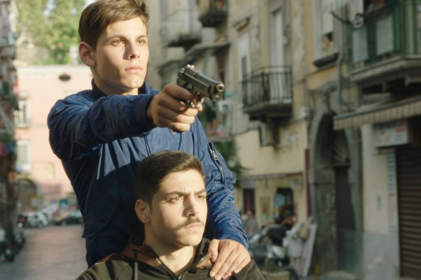 Драма Пираньи Неаполя