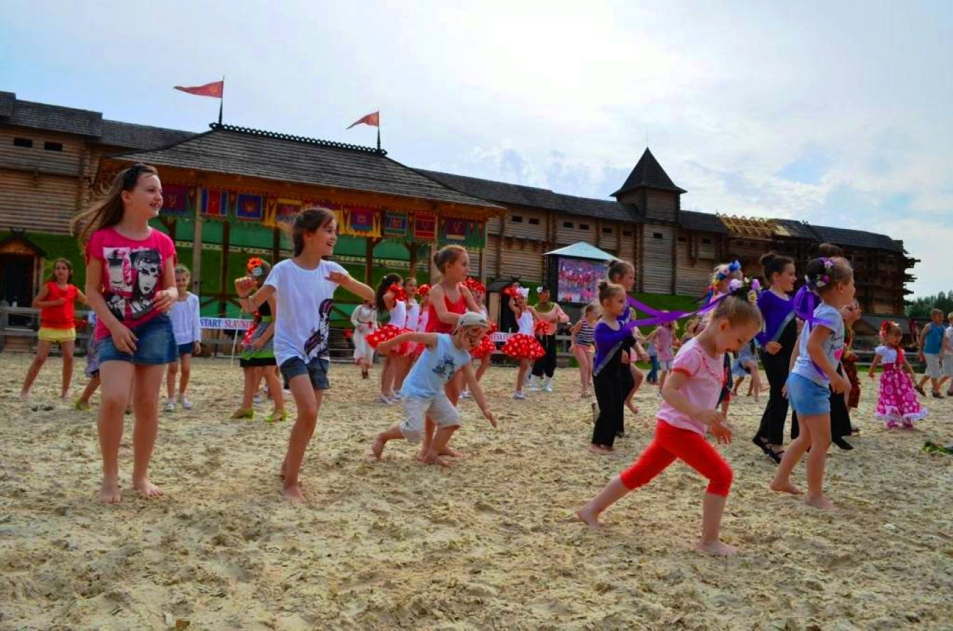 Шоу до Дня Києва у Парку Київська Русь