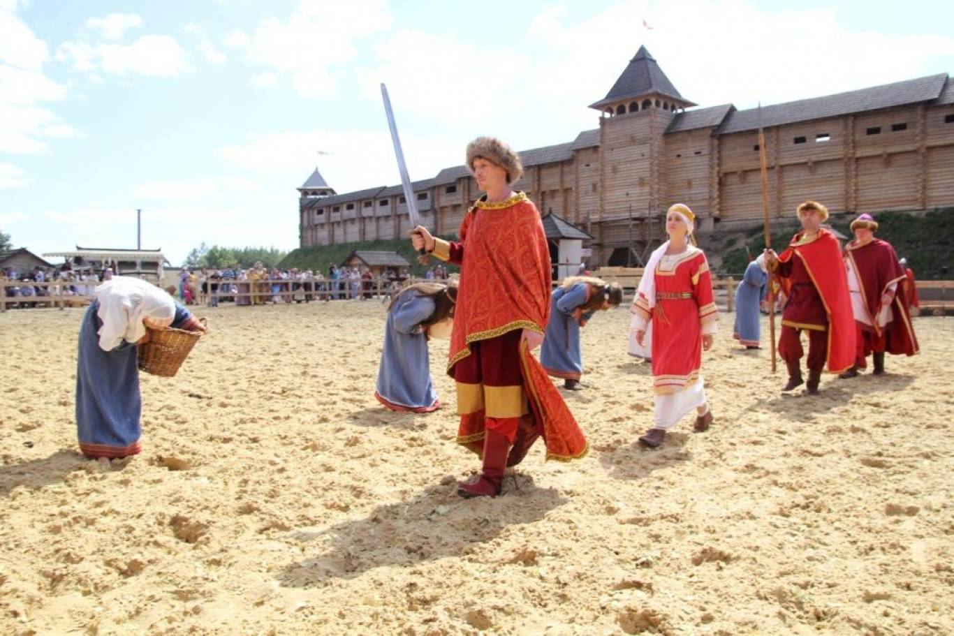 Шоу до Дня Києва у Парку Київська Русь