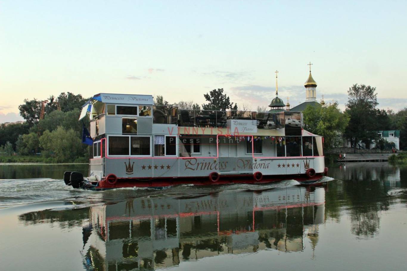 Відпочинок на воді: де кататись на човнах і катамаранах у Вінниці