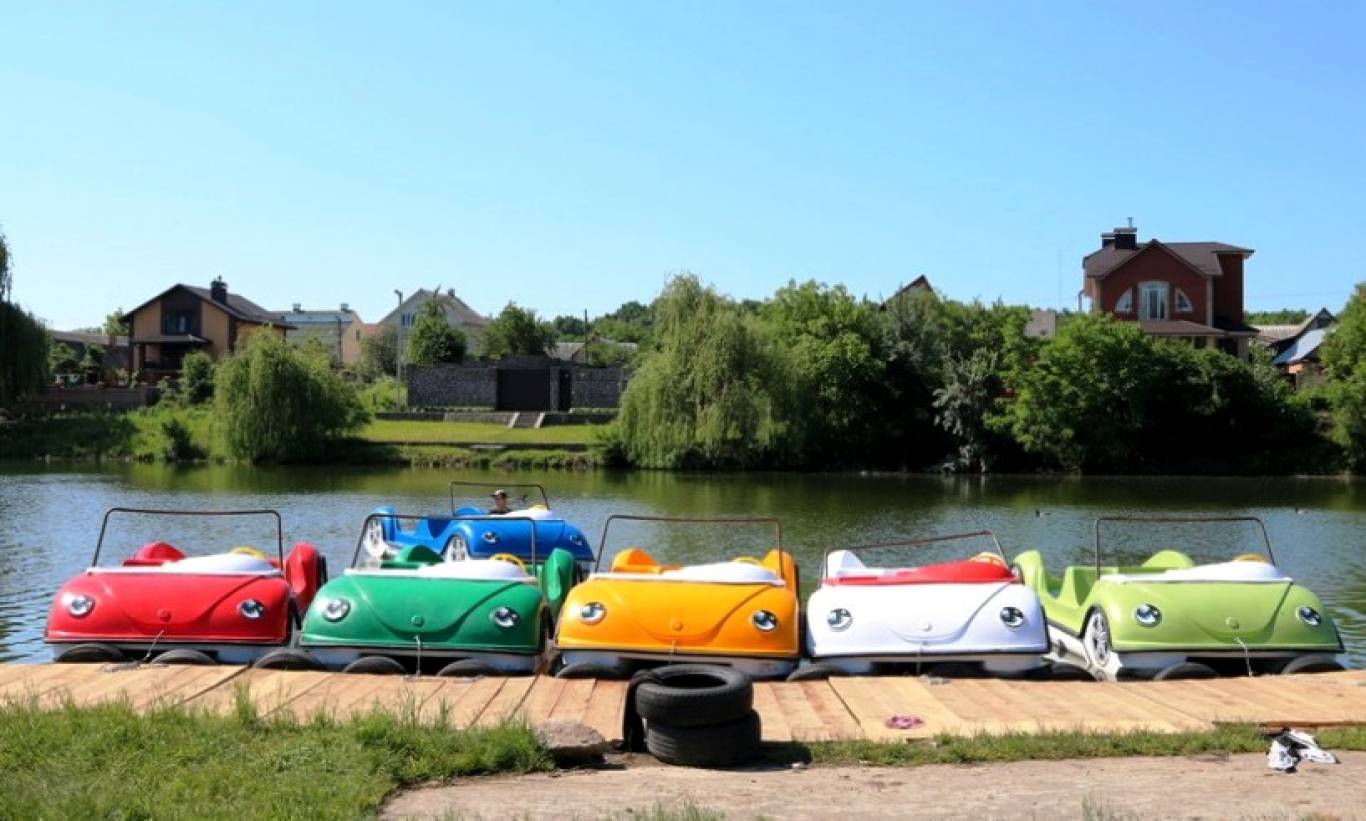 Відпочинок на воді: де кататись на човнах і катамаранах у Вінниці