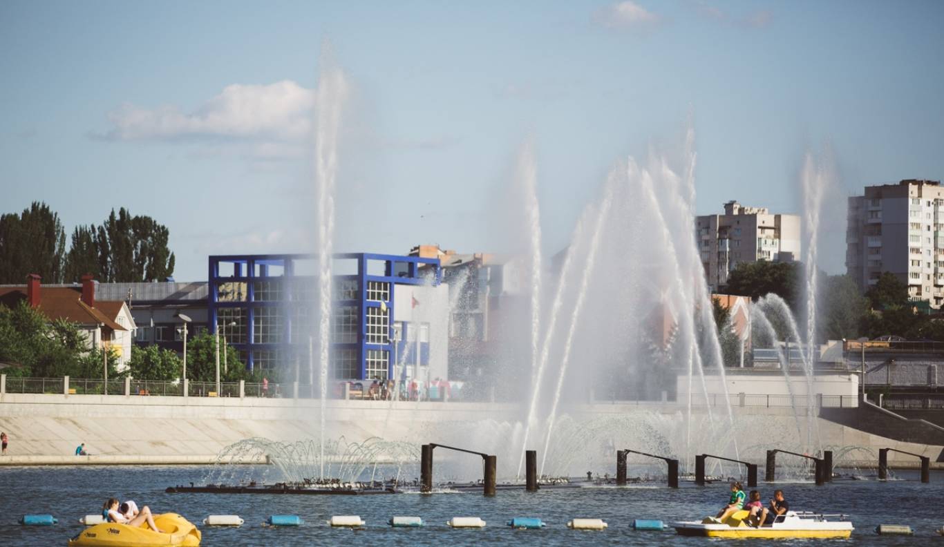 Відпочинок на воді: де кататись на човнах і катамаранах у Вінниці