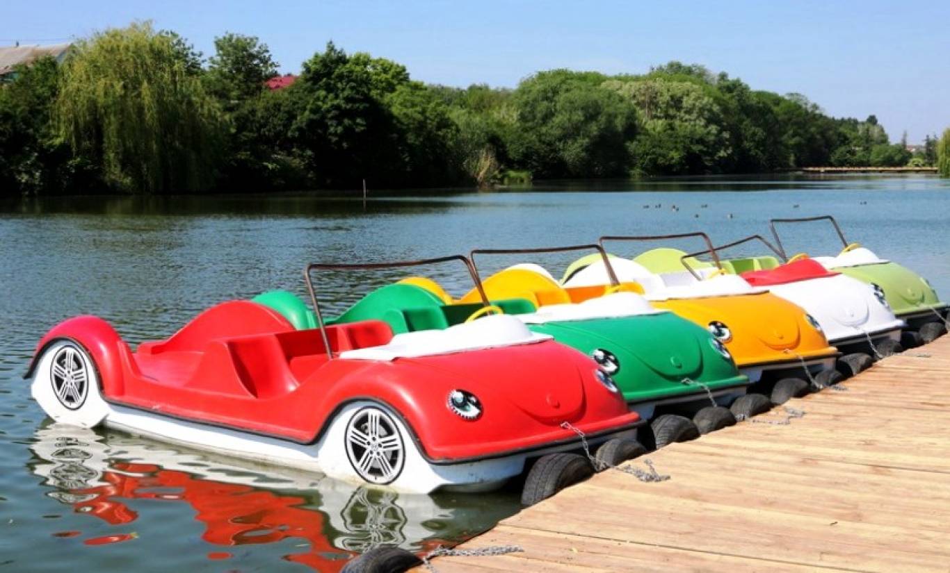 Відпочинок на воді: де кататись на човнах і катамаранах у Вінниці