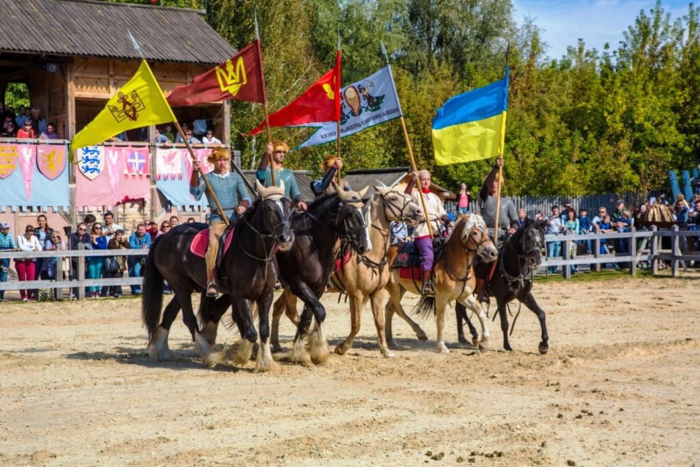 День Конституції у Парку Київська Русь