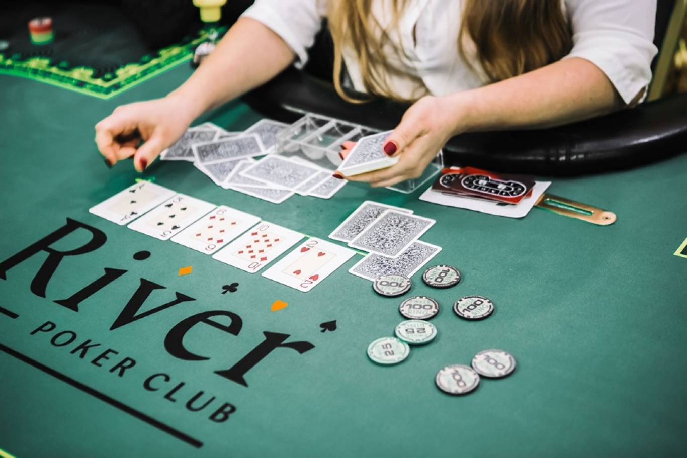 Відпочинок у клубі спортивного покеру - Full House Vinnytsia. Розклад турнірів