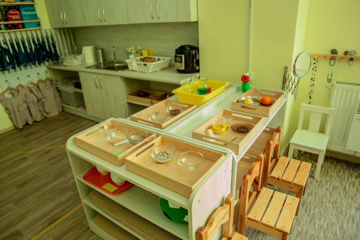 Жираф Монтессорі Скул