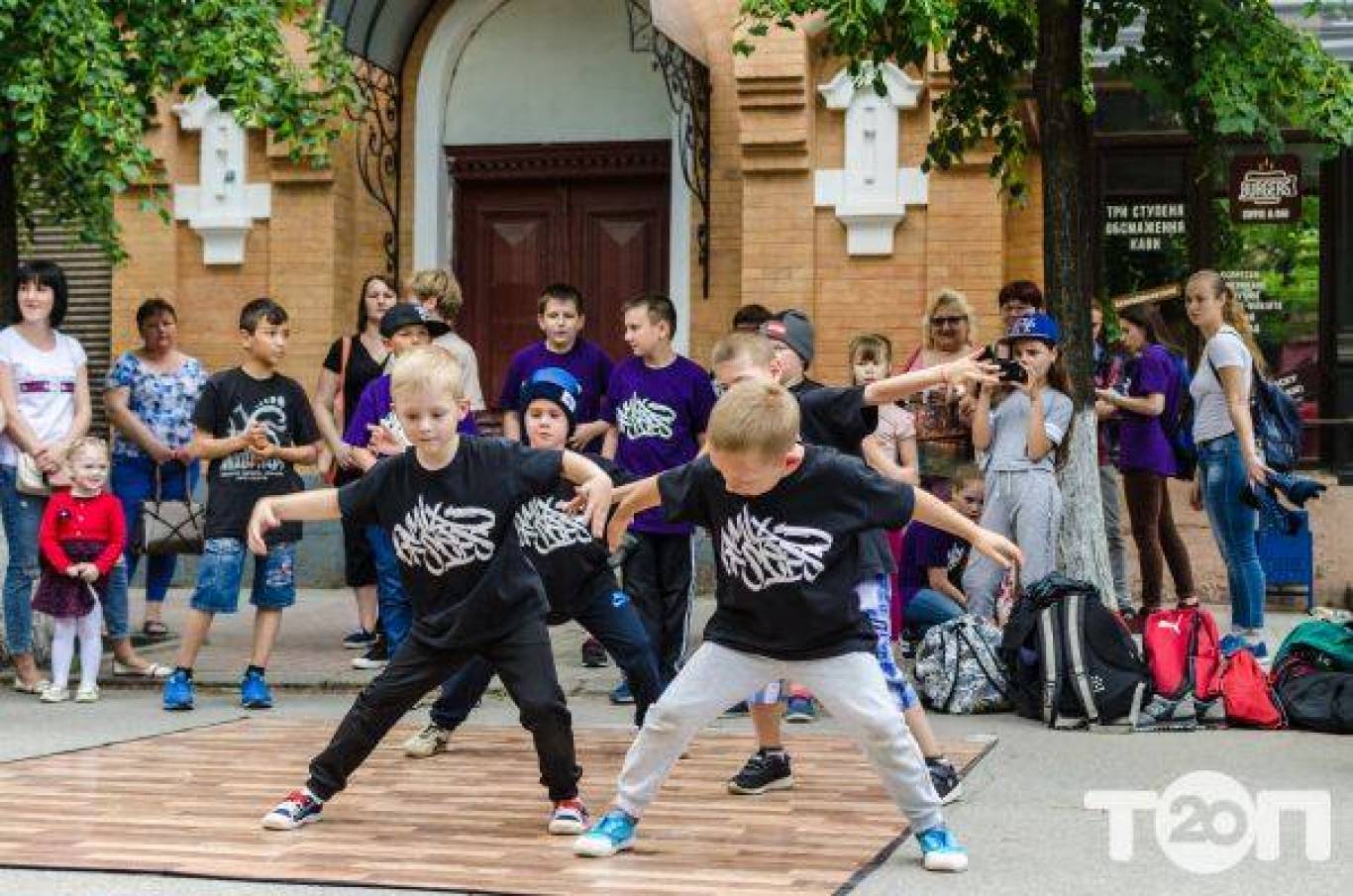 Брейк-данс в «Mix of Steps»