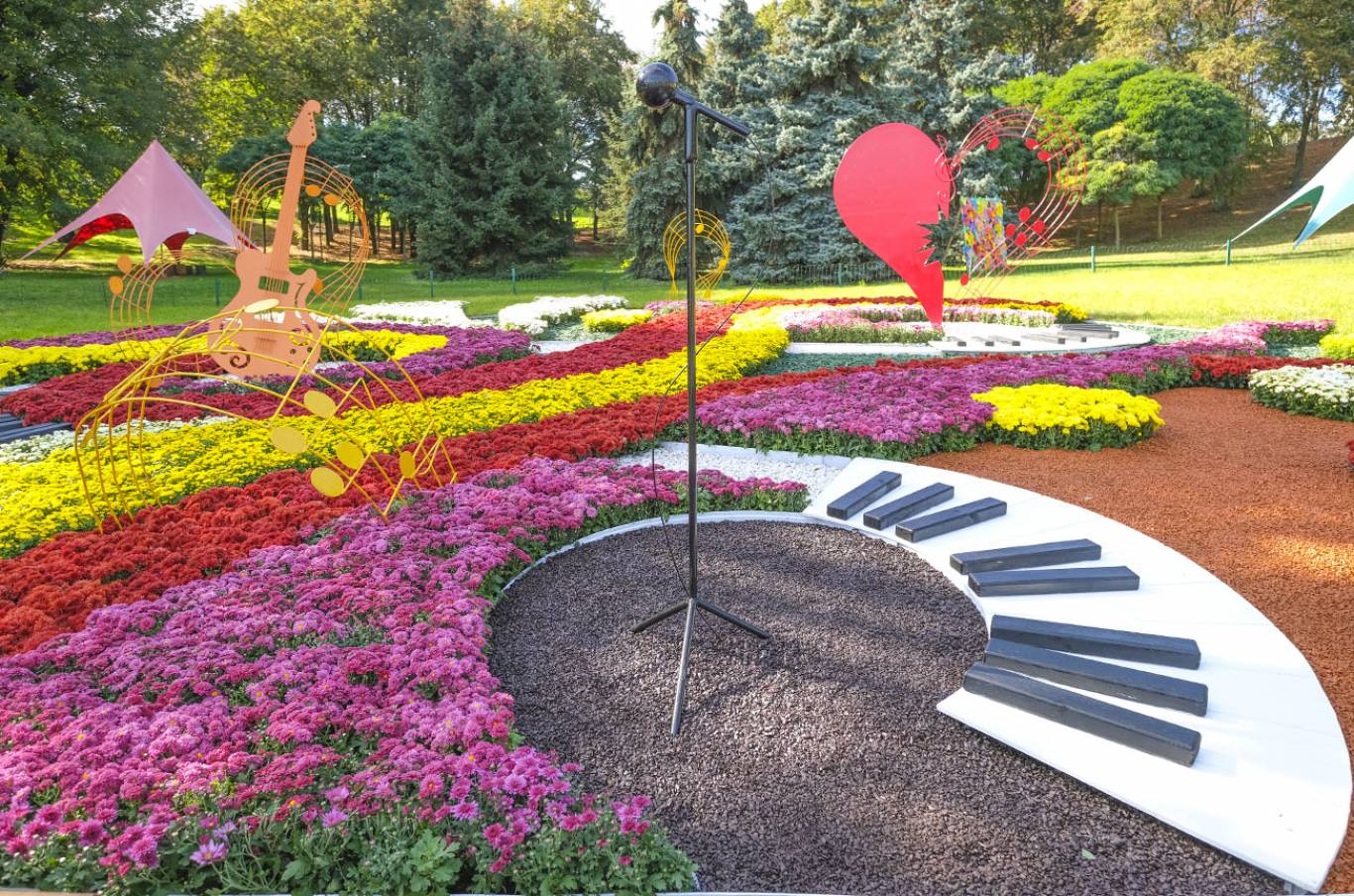 Фестиваль хризантем в Зеленом театре