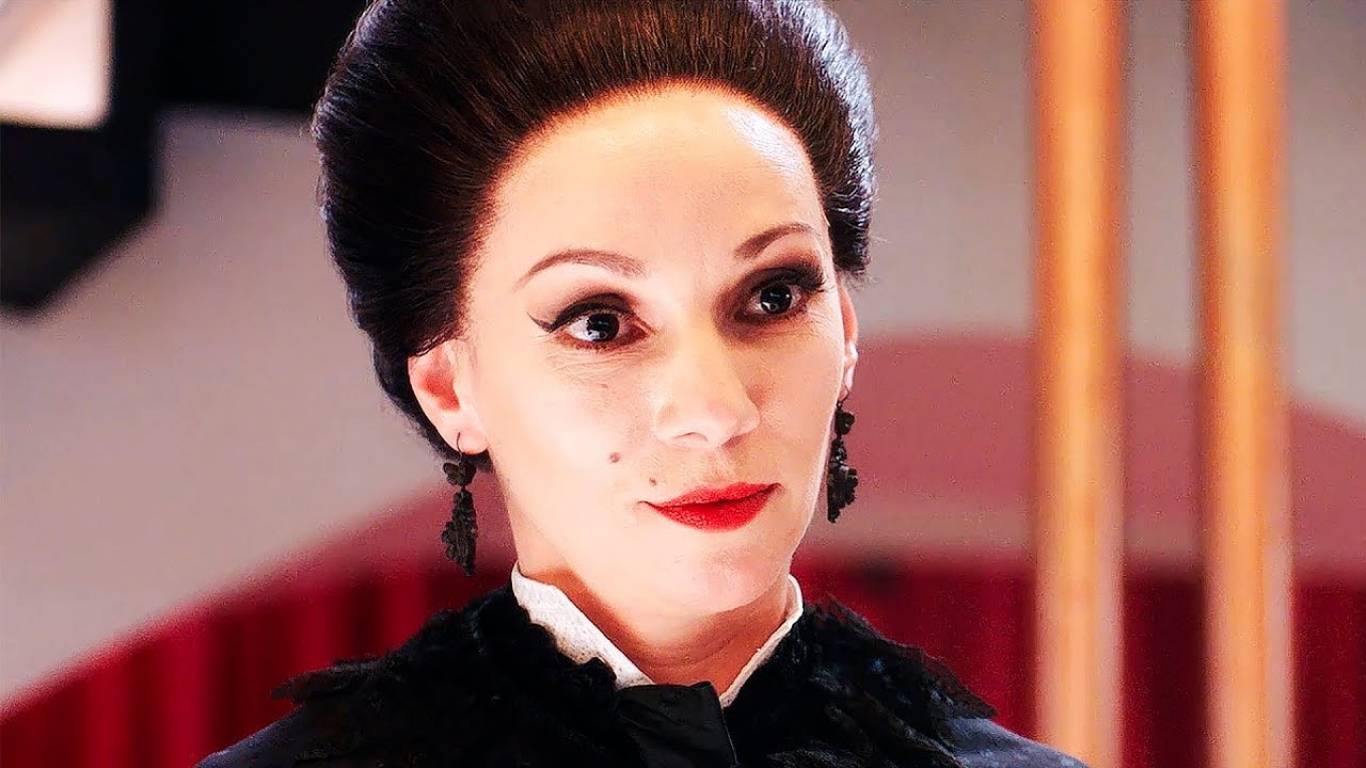 Комедия/ужасы Маленькое красное платье