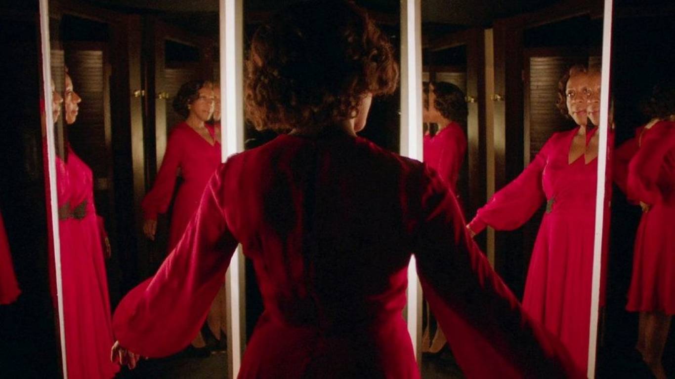 Комедия/ужасы Маленькое красное платье