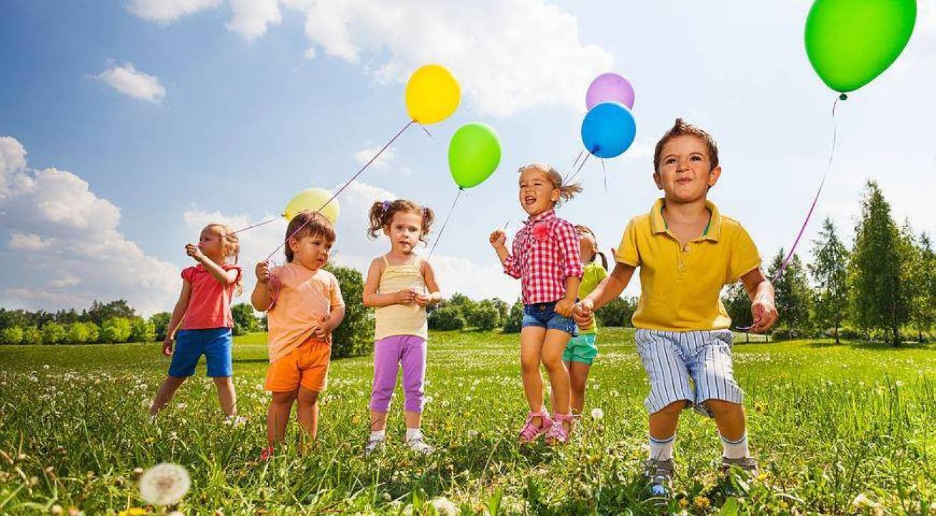 Дети с шариками