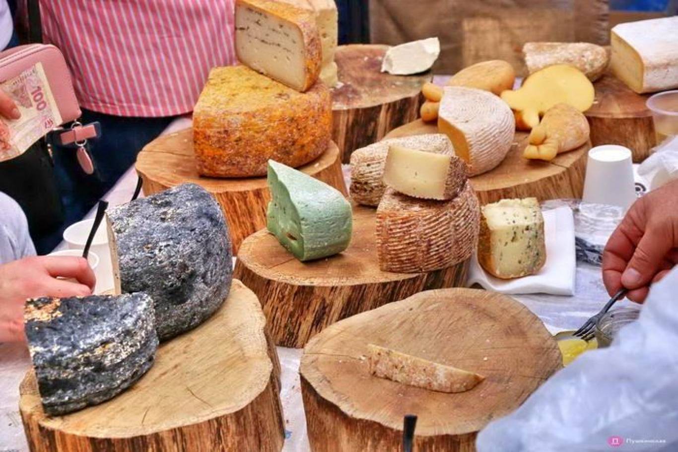 Свято сиру, вина та меду "Крафтовий дворик"