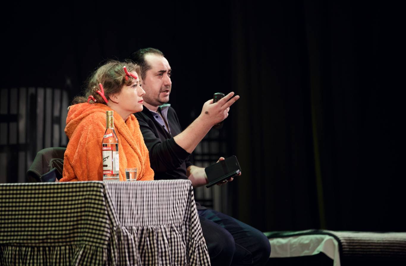 Театр Черный квадрат: «Голая правда»