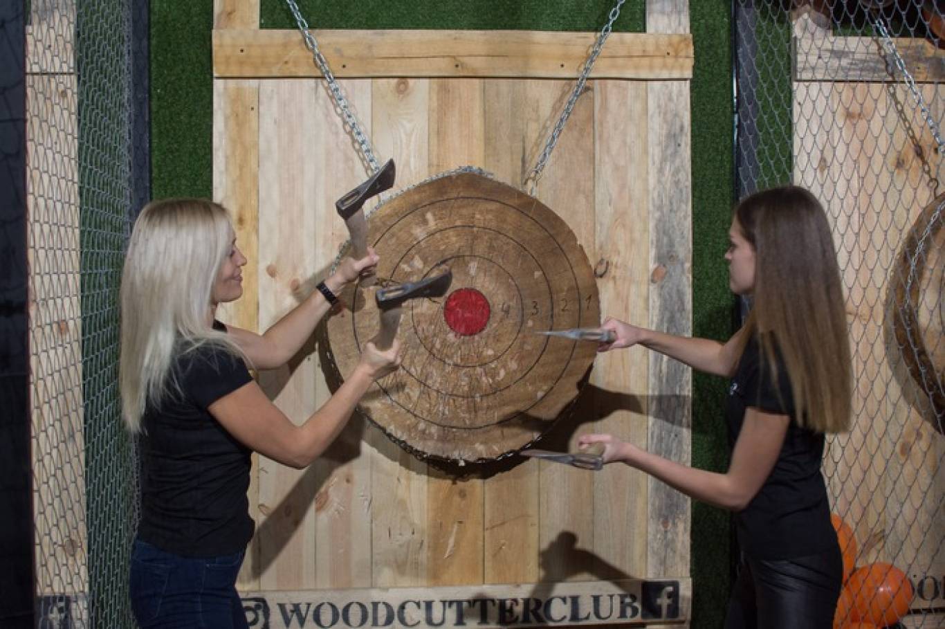 Драйвовий відпочинок у Woodcutter Club (Лісоруб - Клуб з метання сокири)