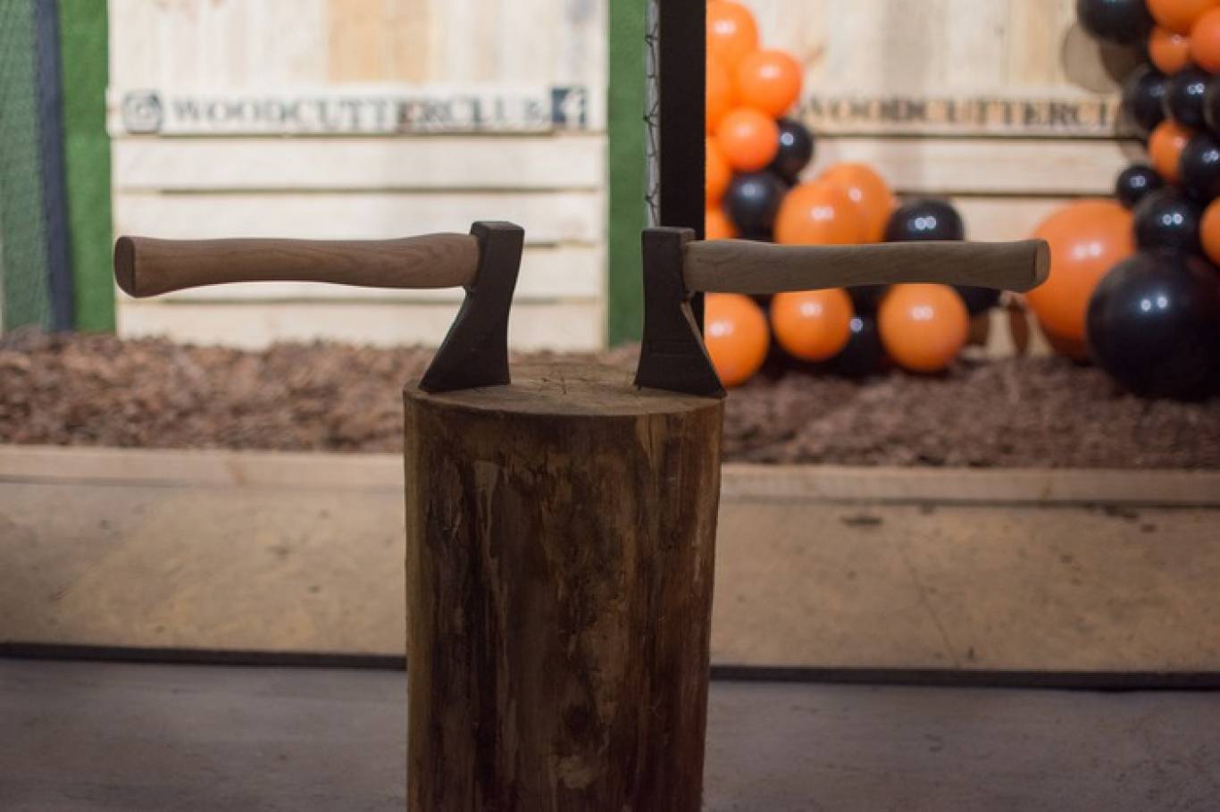 Драйвовий відпочинок у Woodcutter Club (Лісоруб - Клуб з метання сокири)