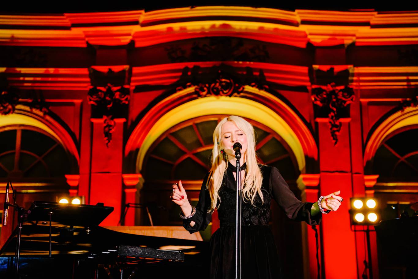 Vivienne Mort  з вокальним квартетом у Вінниці