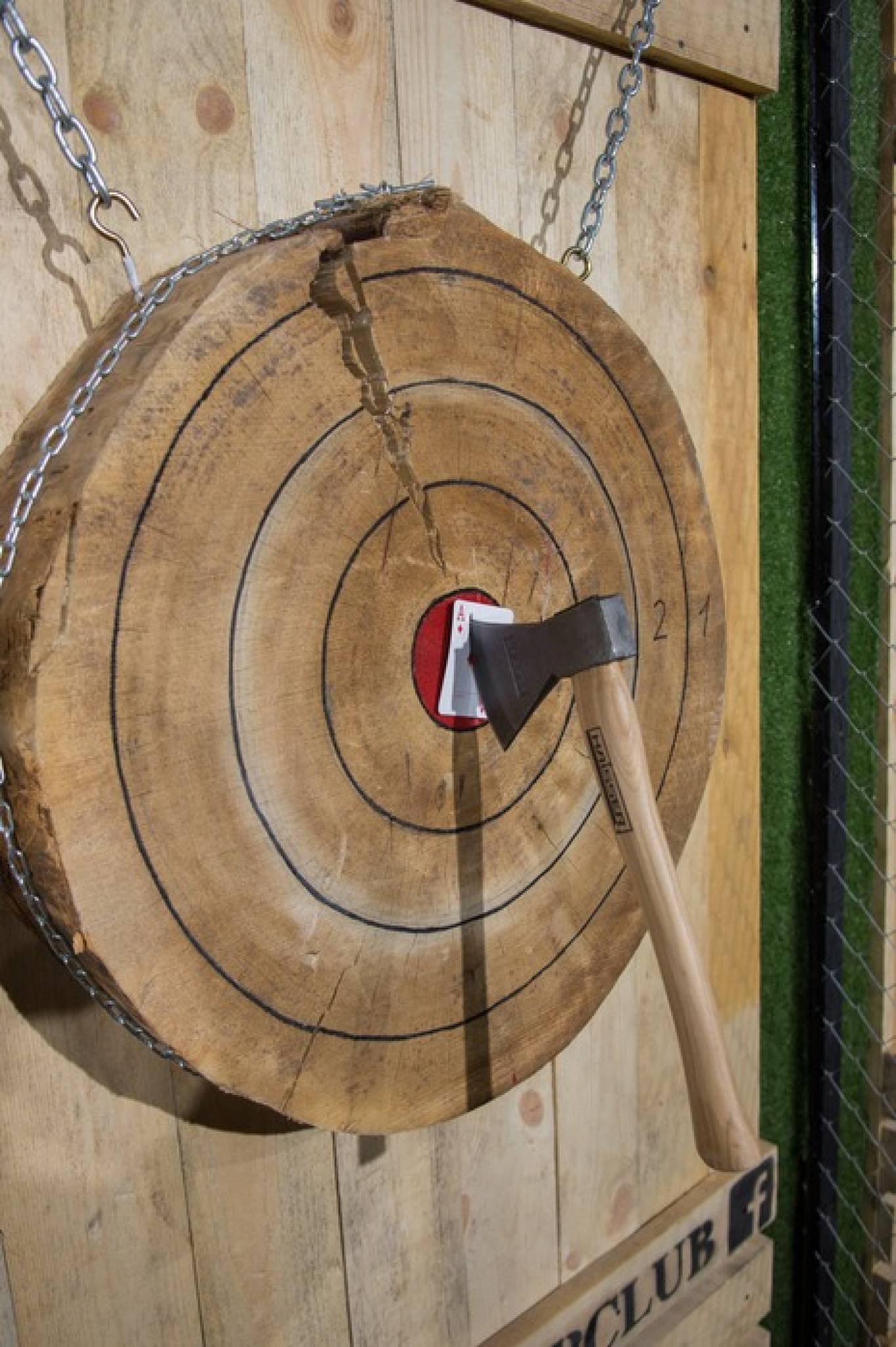 Драйвовий відпочинок у Woodcutter Club (Лісоруб - Клуб з метання сокири)