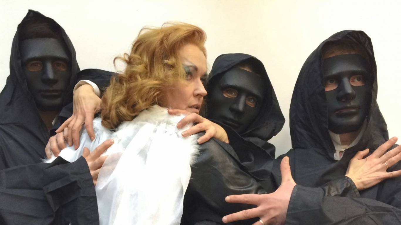 Вистава Імперія Янголів