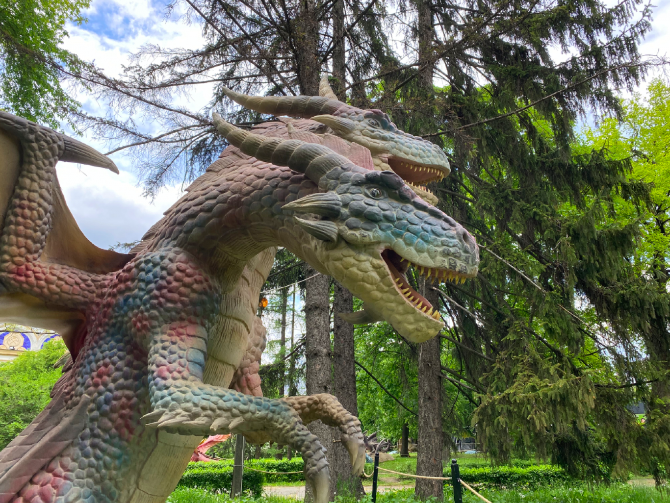 Живі  дракони і чарівні дерева - Унікальний фентезі-парк