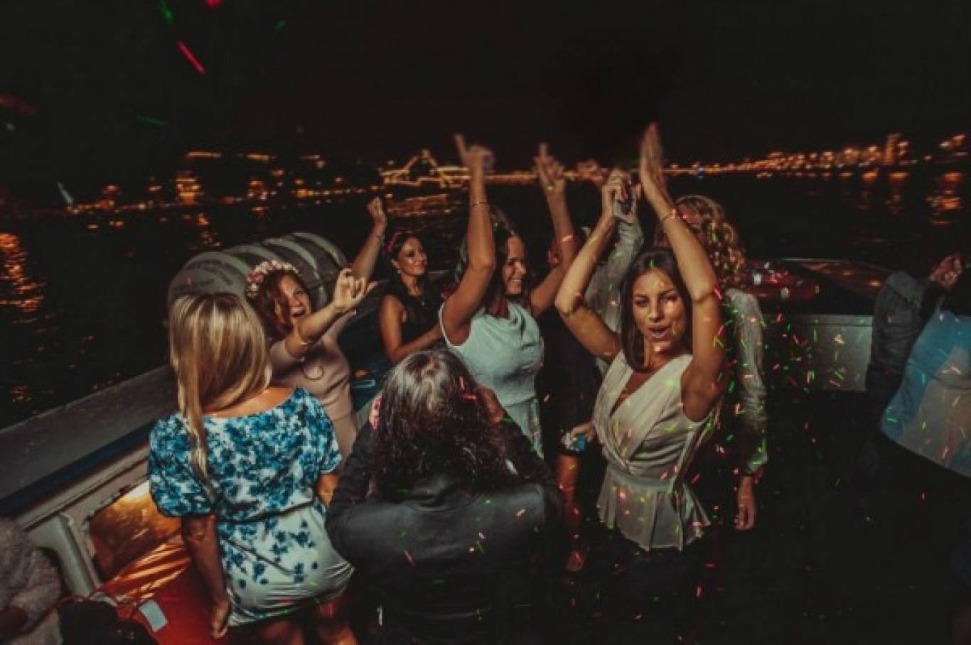 Вечеринка на теплоходе. Теплоход пурга спб. Дискотека на теплоходе пурга спб. Вечеринка на корабле. Тусовка.