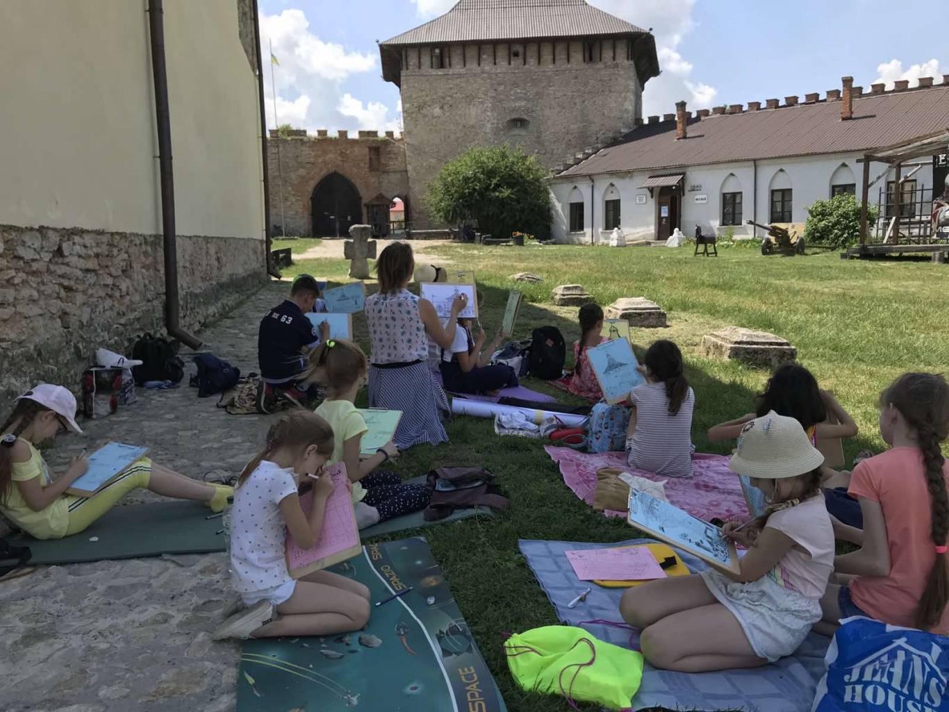 Художня студія "MPROSTIR" оголошує новий набір дітей в молодшу та старшу групи