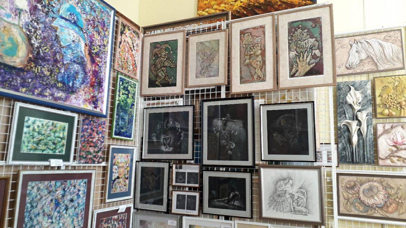 Коллективная выставка в галерее Глобус