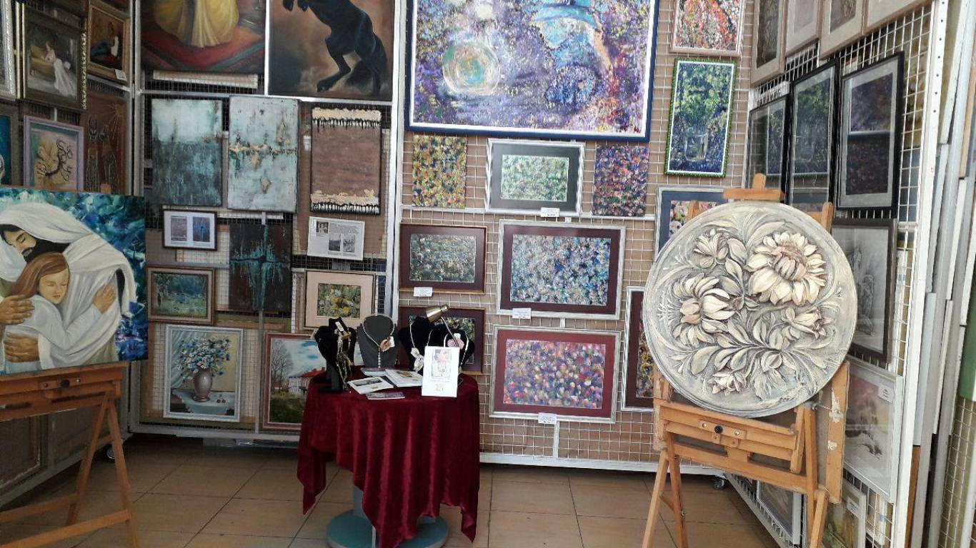 Коллективная выставка в галерее Глобус