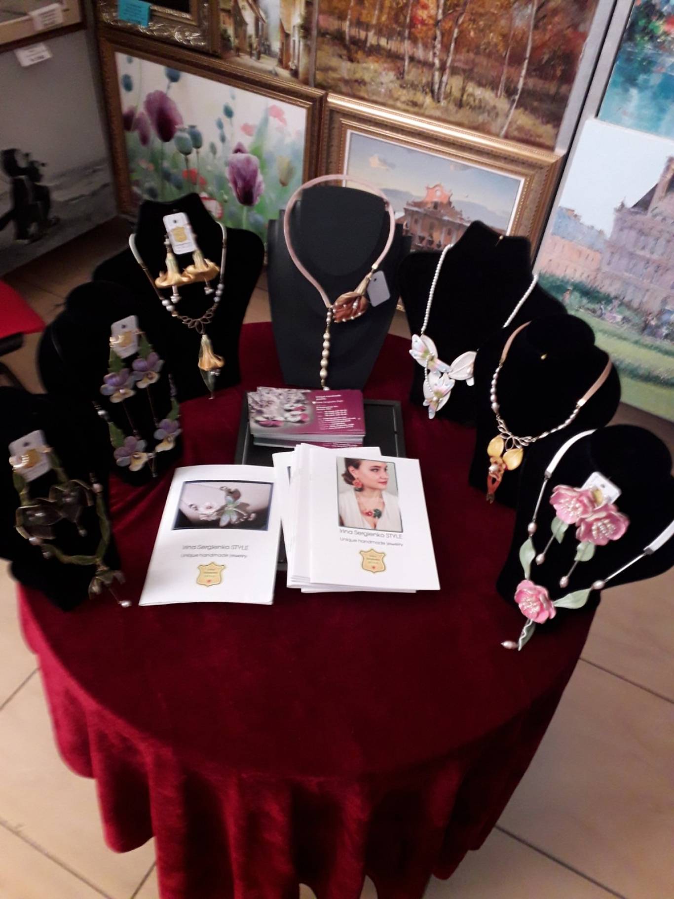 Коллективная выставка в галерее Глобус