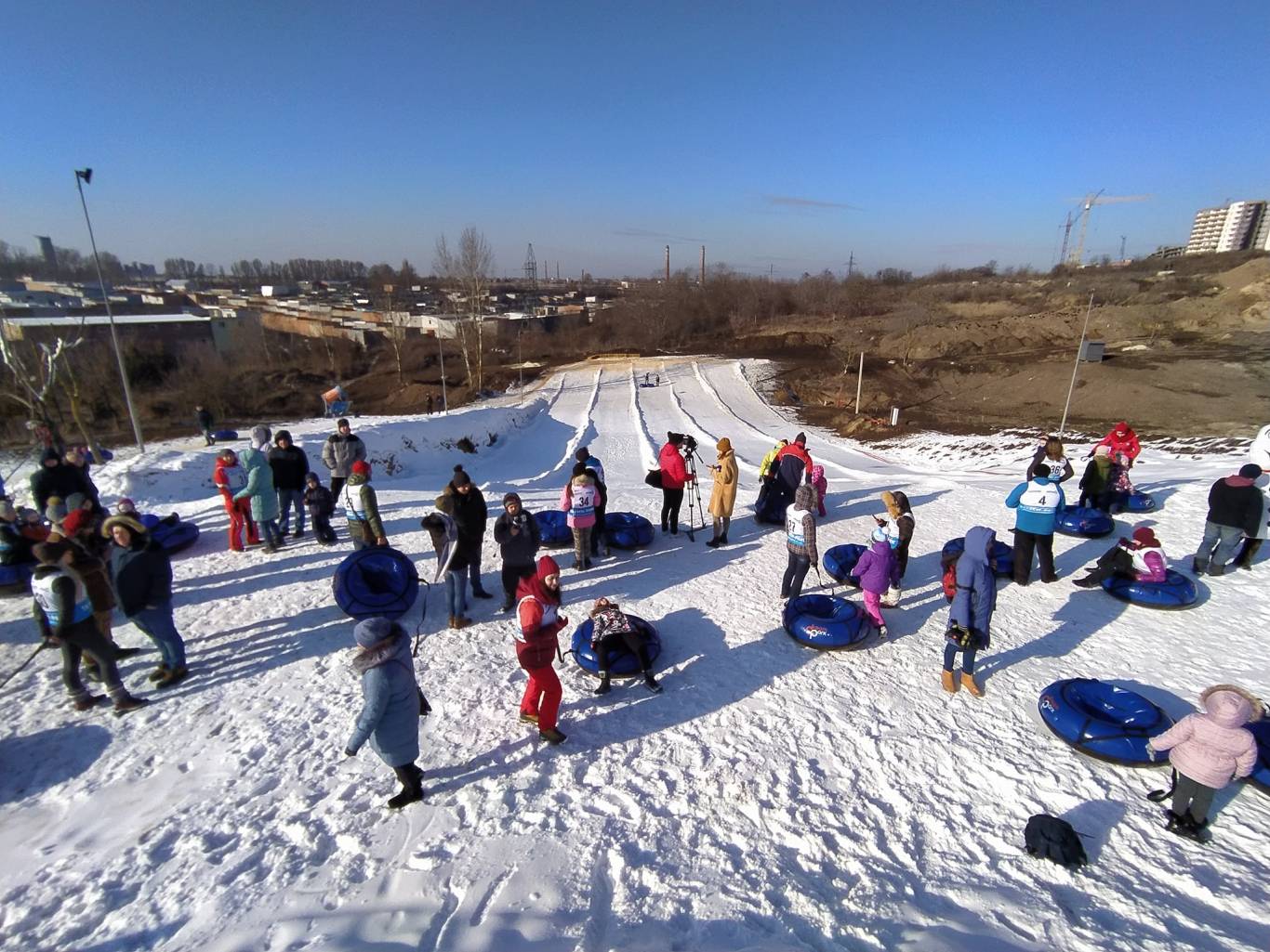 Зимовий відпочинок на сноутюбах у Савич парку