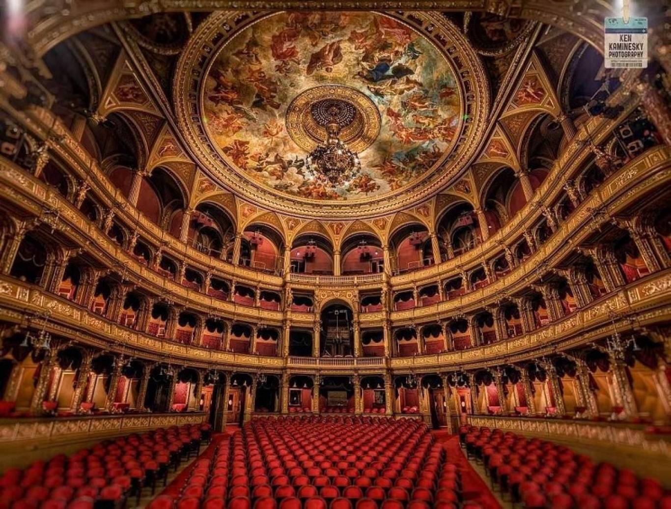 10 известных театров. Оперный театр Будапешт. Венгерский государственный оперный театр театр Венгрия. Оперный театр Монте-Карло. Национального театра Мюнхена внутри.