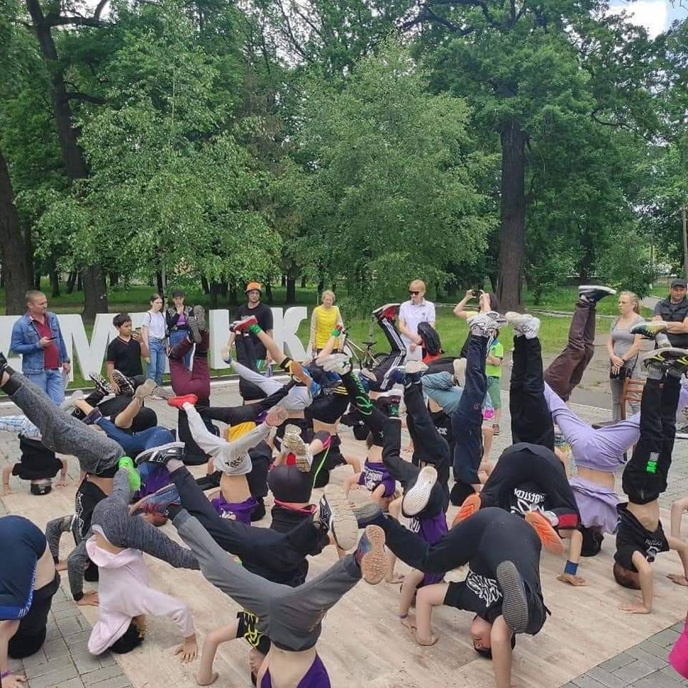 Mix of Steps  проводить набір до  школи брейк-дансу