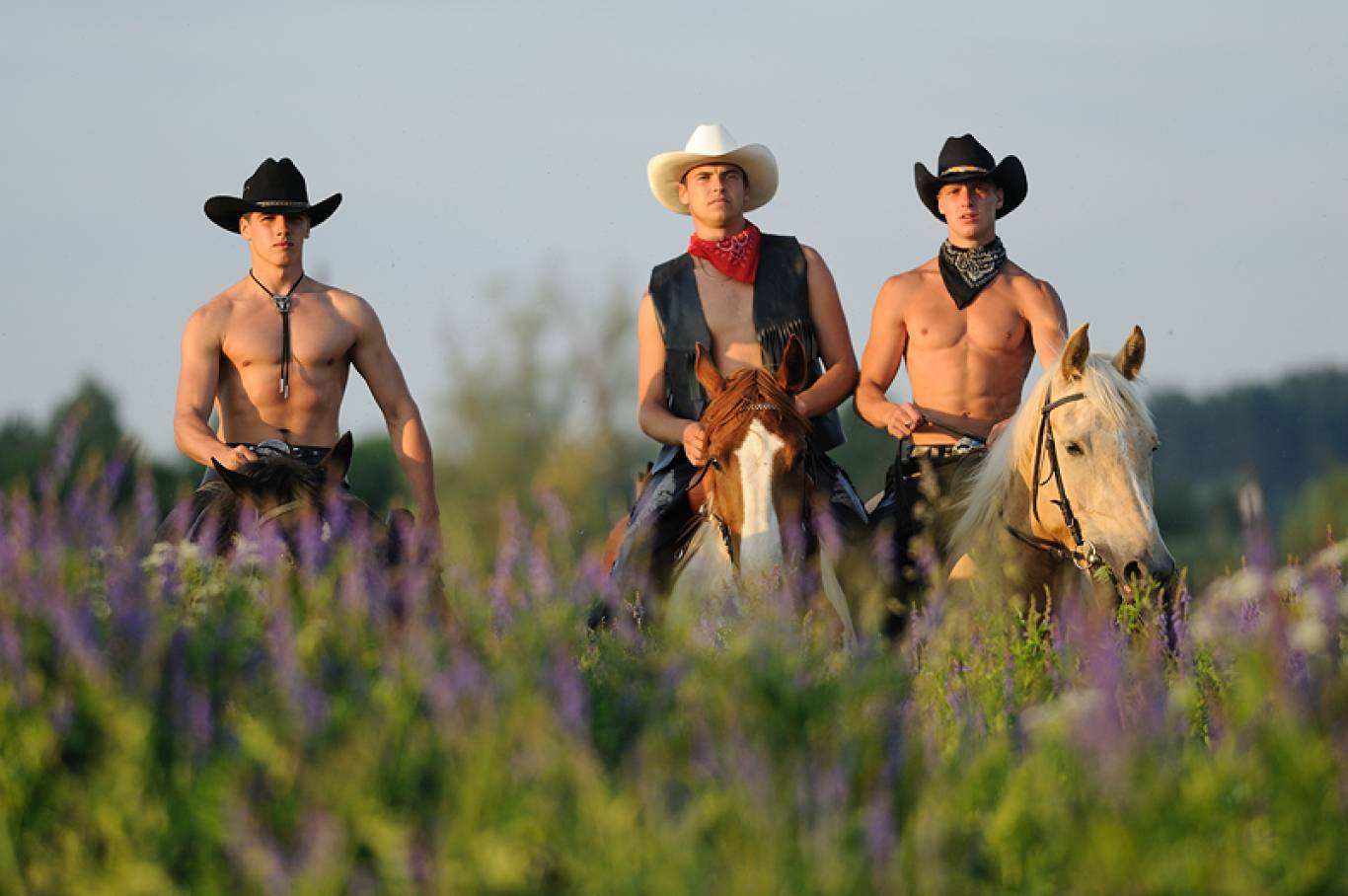 Техасский ковбой песня. Дикий Запад ранчо Ковбои. Ранчо в США дикий Запад. Ранчо в Техасе. Лошади Можайск ранчо Аванпост.