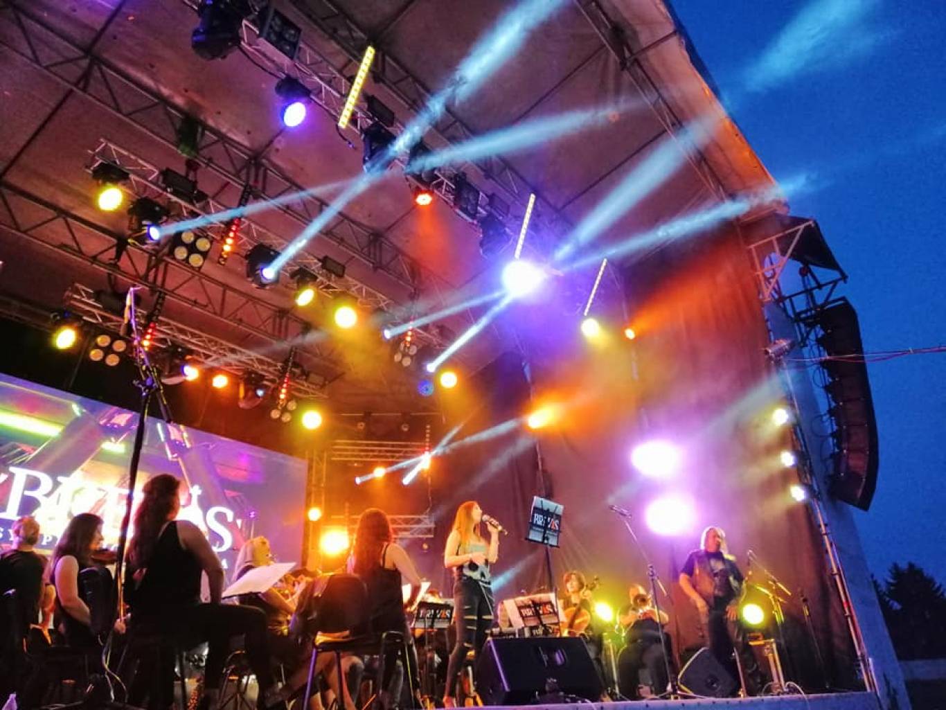 РОК ЛЕГЕНДИ і симфонічний оркестр «BREVIS» 8 серпня у Вінниці